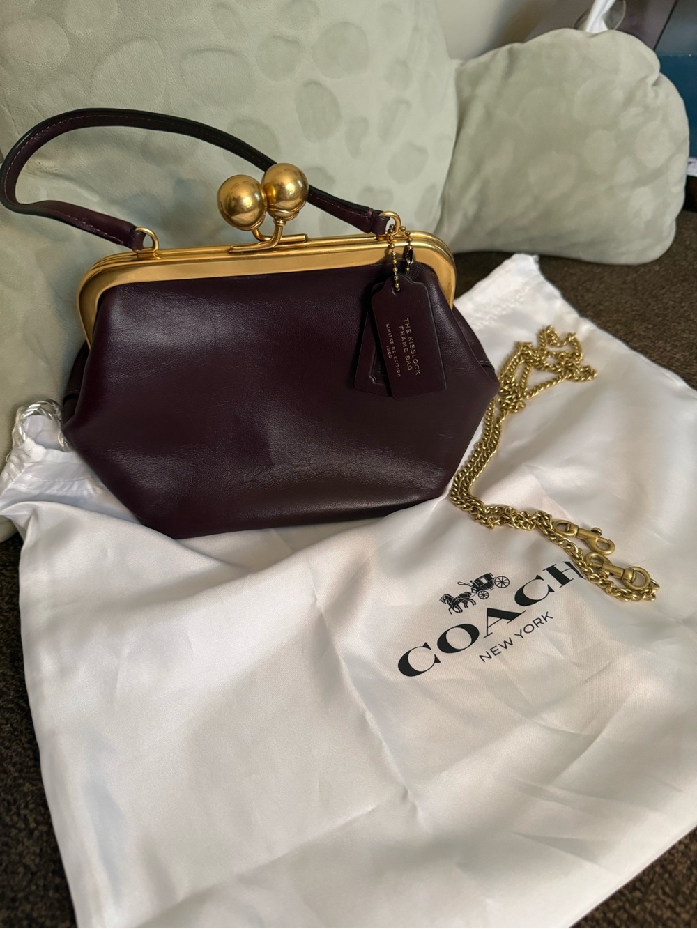 Coach Kisslock 16 Small Leather Frame Bag in Port..EUC! - Picture 2 of 8